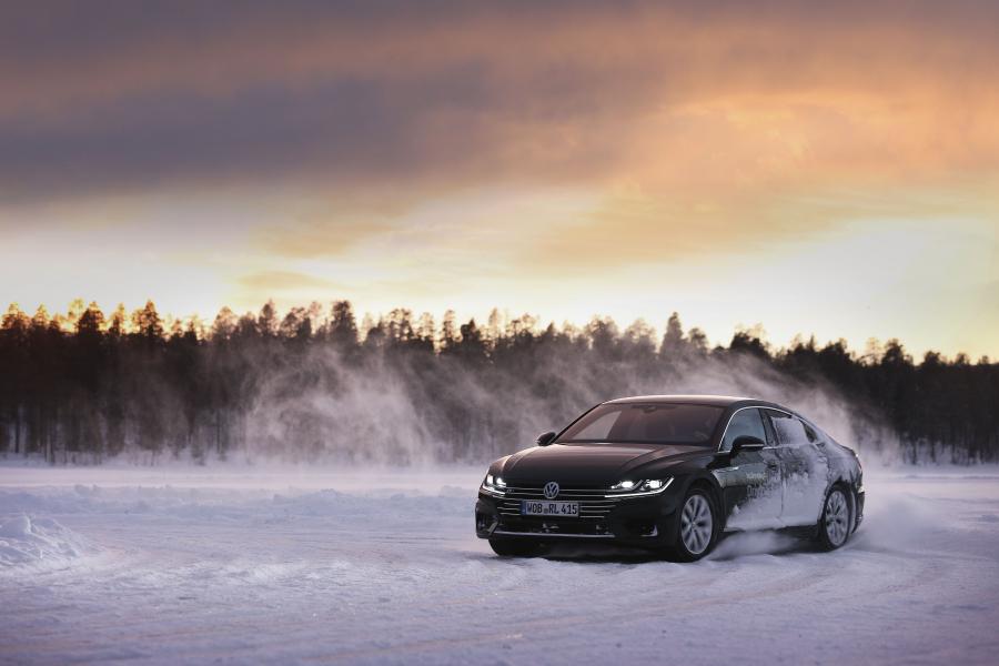  Volkswagen Arteon 4Motion R-Line 2017 года  (WW) (фото 28 из 30)